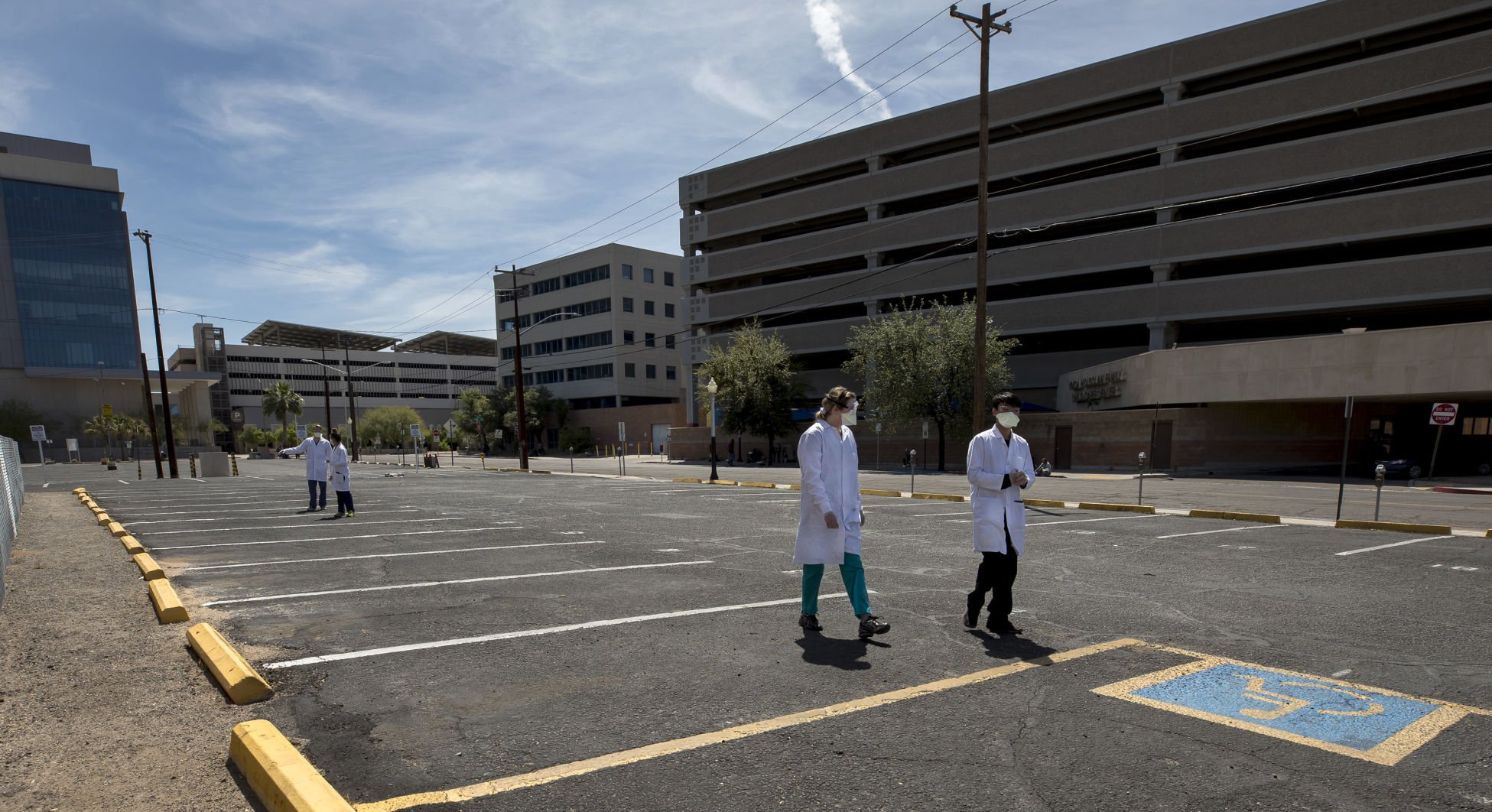 Medical students volunteer to help homeless